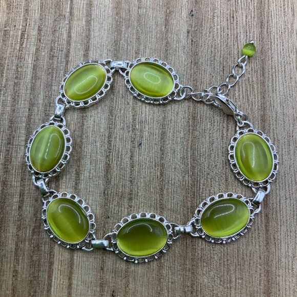 Avon Vintage Lime Green Oval Silver Tone Bracelet - Picture 2 of 5